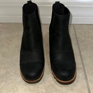 SOREL Lea (Joan of Arc) wedge boot black size 7 w black side gore panels EUC